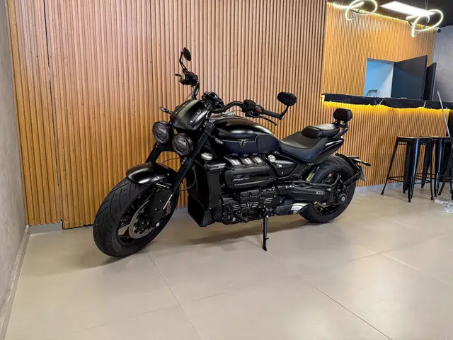 Moto Triumph Rocket 3 2025 Storm GT