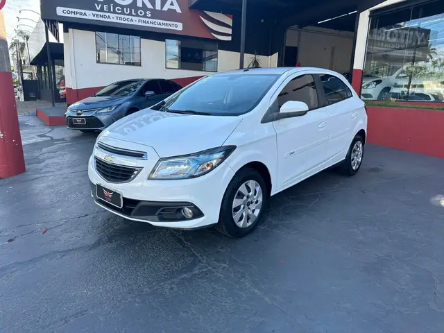 Carro Chevrolet Onix 2015 1.4 LT SPE/4