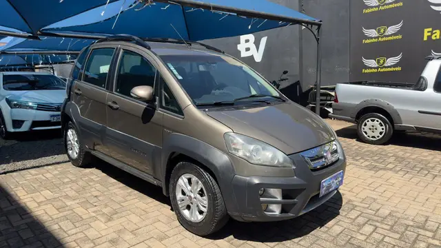 Carro Fiat Idea 2013 Adventure 1.8 16V E.TorQ (Flex)