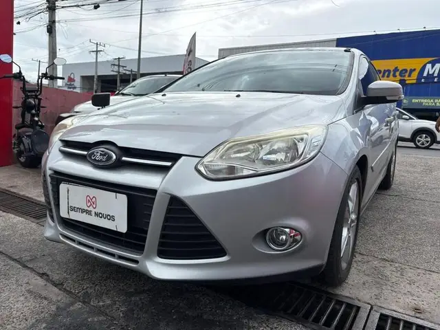 Carro Ford Focus Hatch 2015 SE 2.0 16V PowerShift