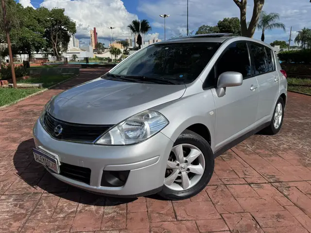 Carro Nissan Tiida 2011 SL 1.8 (flex)