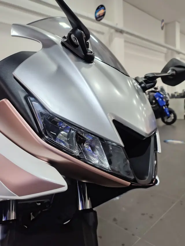 Moto Yamaha YZF R15 2026 ABS