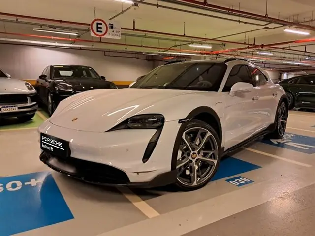 Carro Porsche Taycan Cross Turismo 2024 4S (Elétrico)