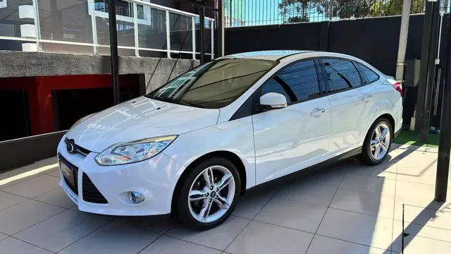 Carro Ford Focus Sedan 2014 SE Plus 2.0 16V PowerShift (Aut)