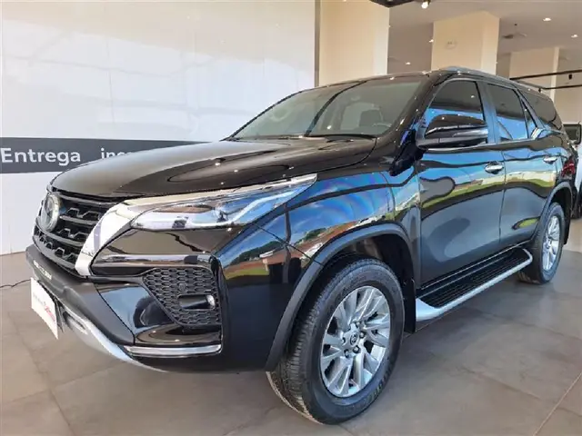 Carro Toyota Hilux SW4 2024 SRX Plat. 4x4 2.8 TB Diesel Automatico.