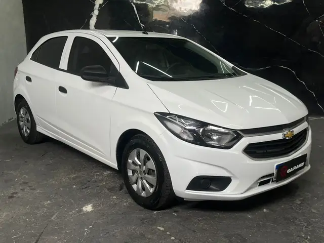 Carro Chevrolet Onix Plus 2020 1.0 LT (Flex)