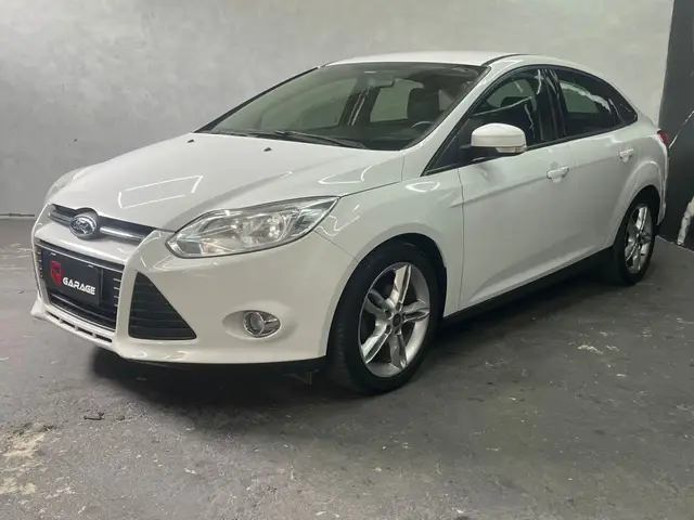 Carro Ford Focus Hatch 2014 SE 2.0 16V PowerShift