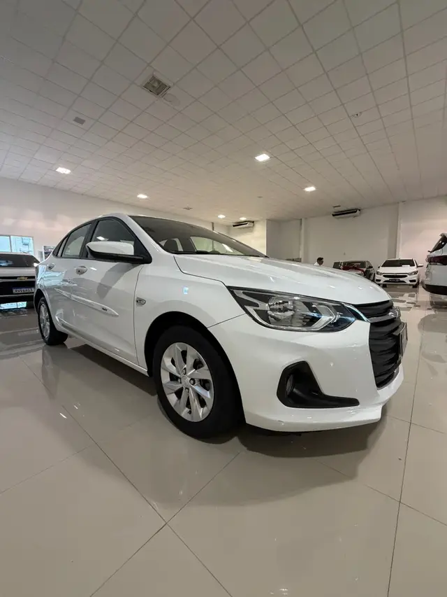 Carro Chevrolet Onix Plus 2023 LT 1.0 Turbo