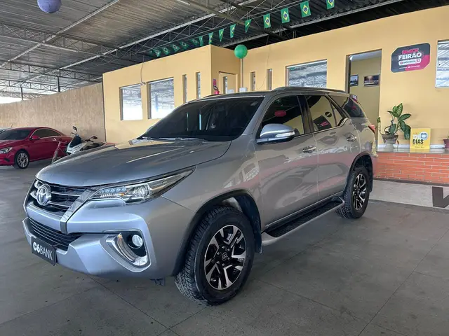 Carro Toyota SW4 2016 2.8 TDI SRX 5L 4x4 (Aut)