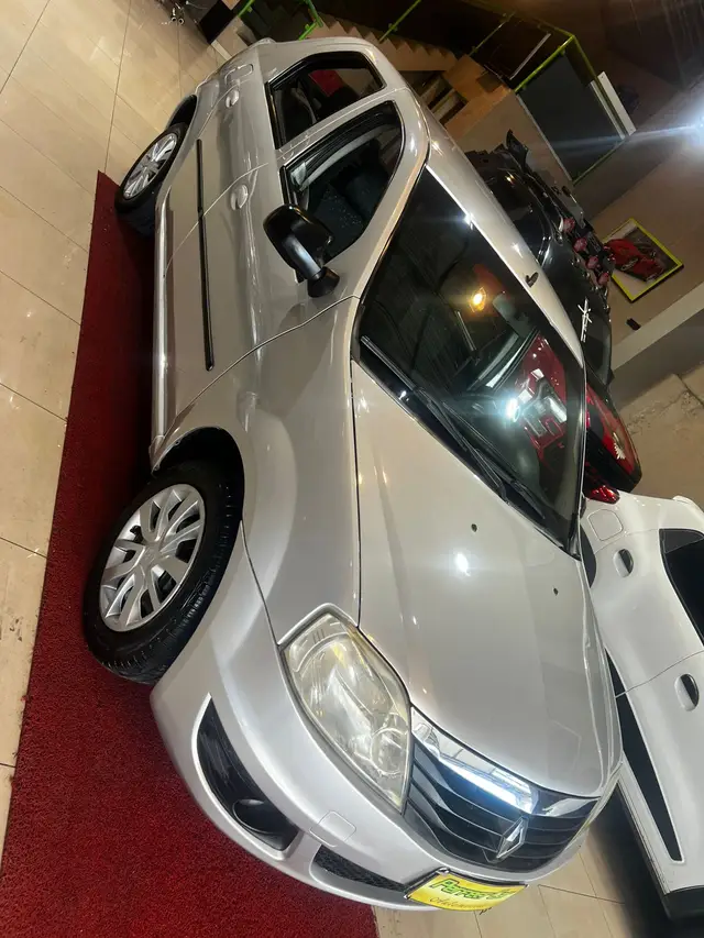 Carro Renault Logan 2013 Expression 1.0 16V (flex)