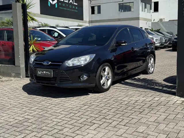 Carro Ford Focus Sedan 2015 SE 2.0 16V PowerShift (Aut)