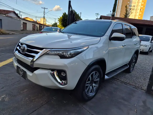 Carro Toyota SW4 2019 2.8 TDI SRX 7L 4x4 (Aut) (Diesel)