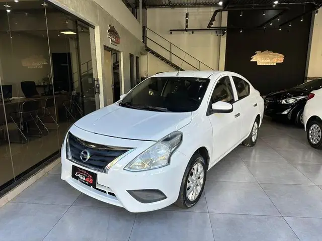 Carro Nissan Versa 2017 1.0 12V S (Flex)
