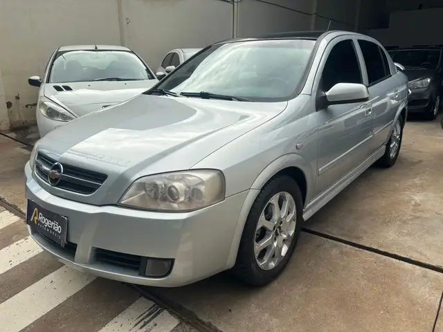 Carro Chevrolet Astra Hatch 2011 Advantage 2.0 (Flex)