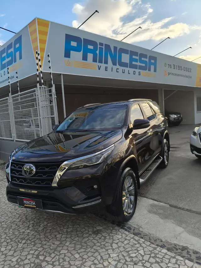 Carro Toyota SW4 2022 SRX 2.8 turbodiesel 5L 4x4 (Aut)