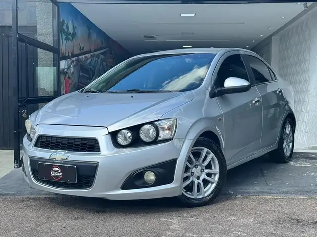 Carro Chevrolet Sonic Sedan 2012 LTZ