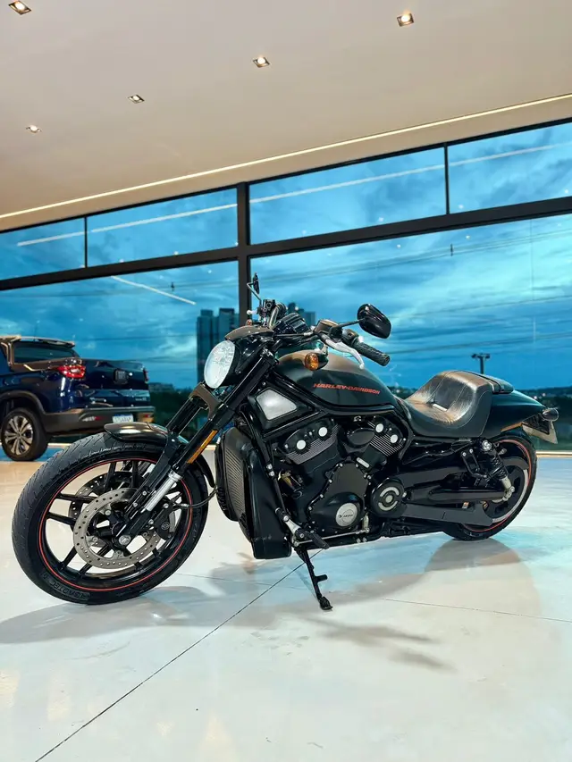 Moto Harley-Davidson V Rod Custom 2013 Night Rod Special