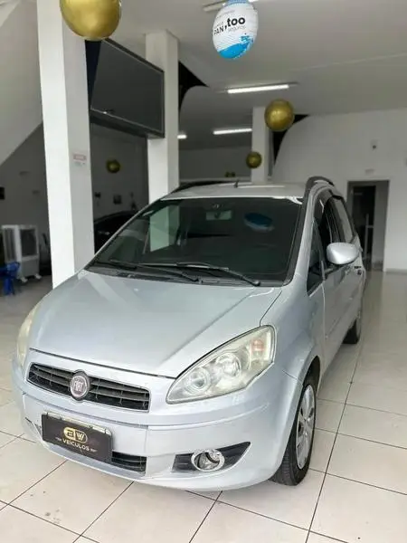 Carro Fiat Idea 2012 Attractive 1.4 8V (Flex)