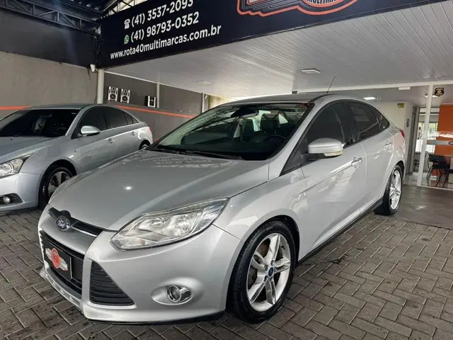 Carro Ford Focus Hatch 2014 SE 2.0 16V PowerShift