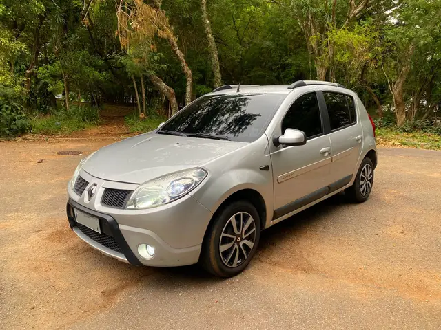 Carro Renault Sandero 2010 Privilège 1.6 8V Hi-Torque (flex)