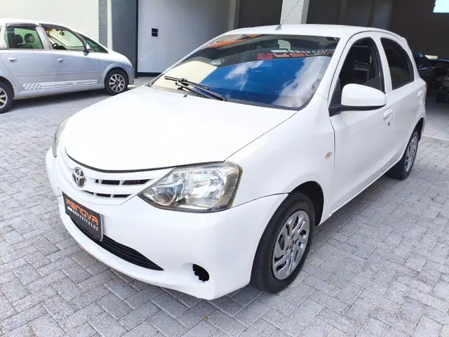 Carro Toyota Etios 2014 X 1.3 (Flex)
