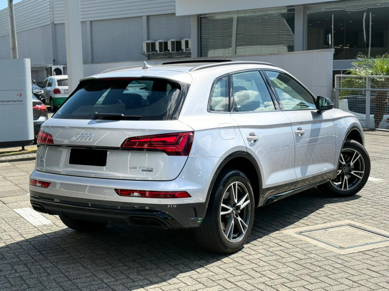 audi q5 perf. black 2.0 tfsie s.tr. qt (hib.)