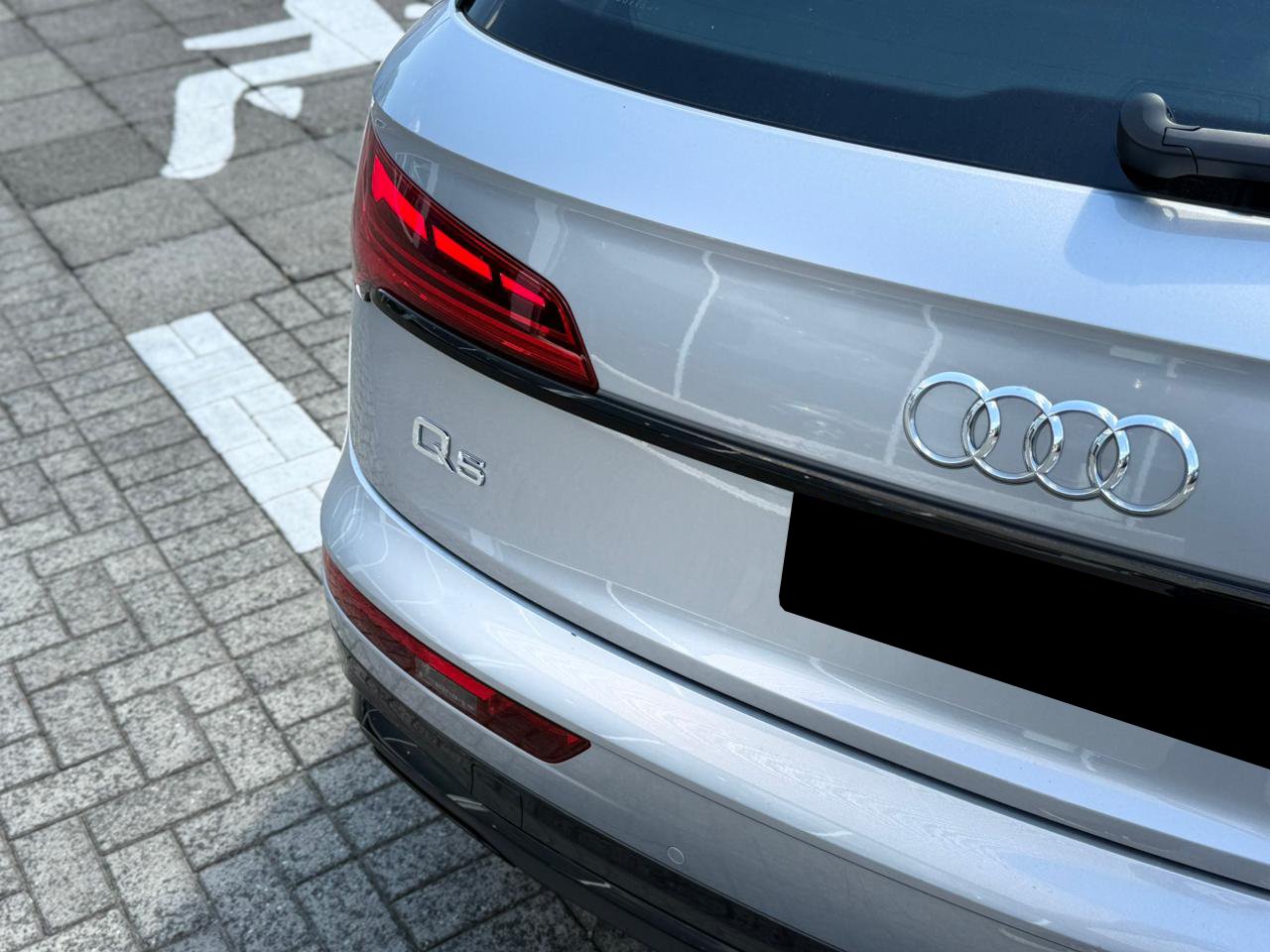 audi q5 perf. black 2.0 tfsie s.tr. qt (hib.)