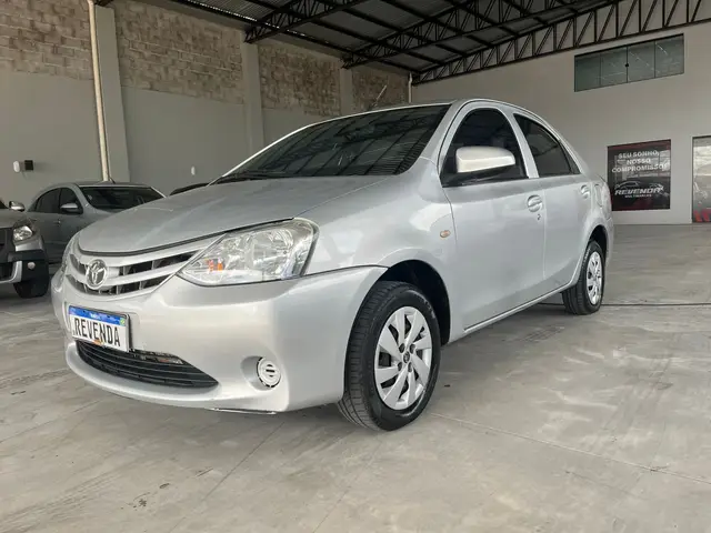 Carro Toyota Etios Sedan 2017 X 1.5 (Flex)