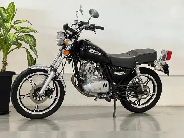 Moto Suzuki Intruder 2010 125