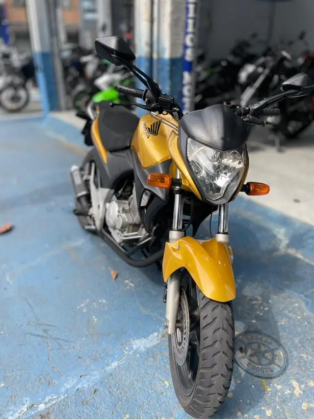 Moto Honda CB 300R 2011 Standard