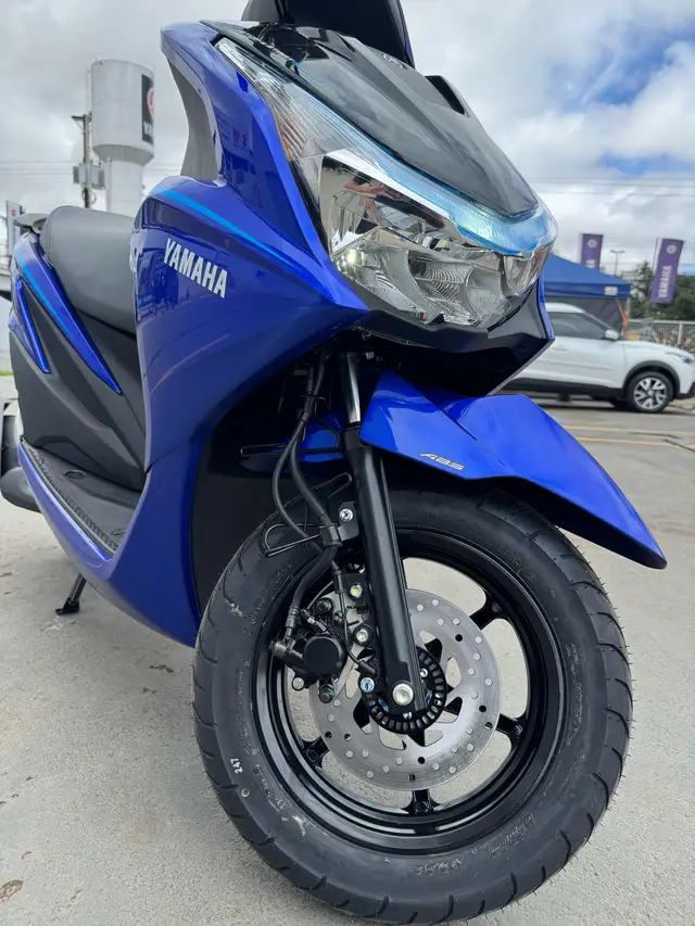 Moto Yamaha Fluo 2026 Hybrid Connected