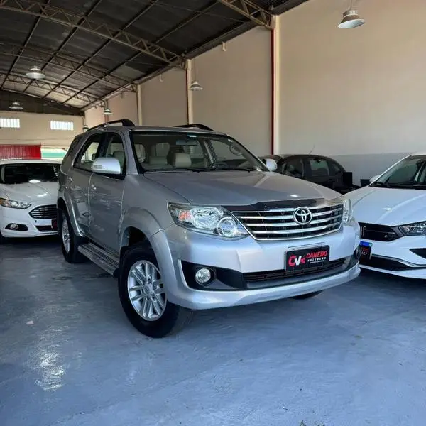 Carro Toyota Hilux SW4 2012 SR 4x2 2.7/ 2.7 Flex 16V Aut.