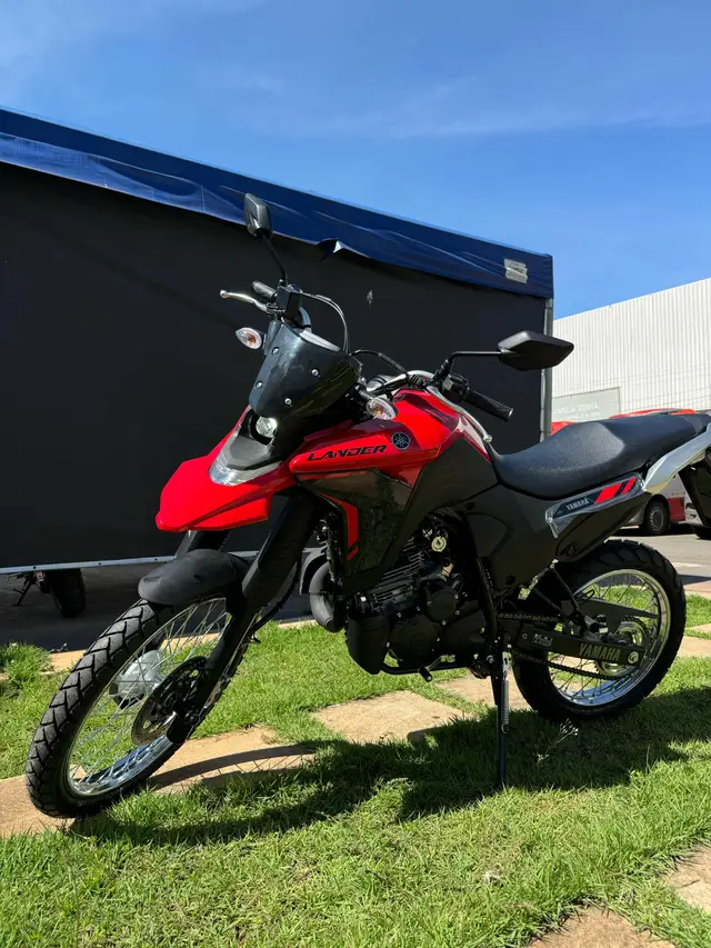 Moto Yamaha XTZ 250 Lander 2025 Connected