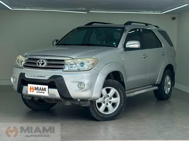 Carro Toyota Hilux SW4 2010 SR 4x2 2.7 VVT-i
