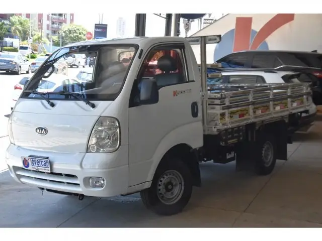 Carro Kia Bongo 2012 2.5 DLX 4X2 c simples RD com carroceria