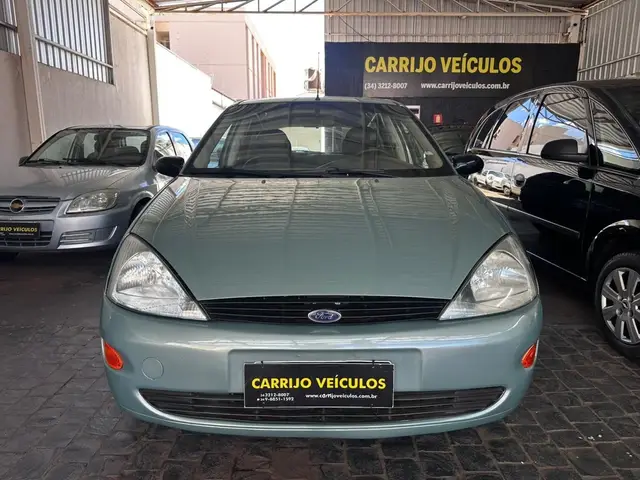 Carro Ford Escort 2001 Hatch GL 1.6 MPi 8V