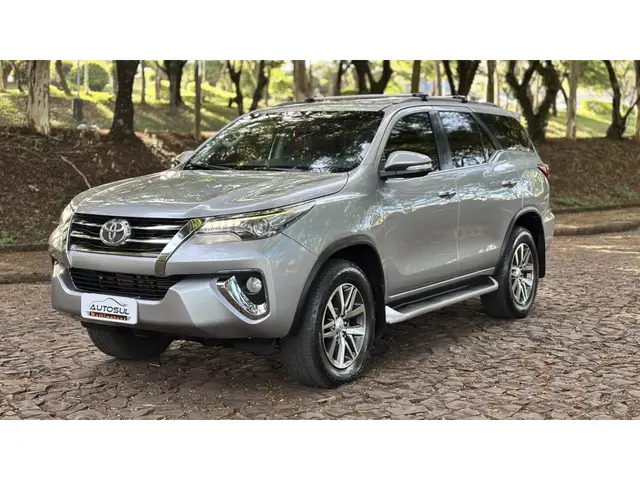 Carro Toyota SW4 2017 2.8 TDI SRX 7L 4x4 (Aut)
