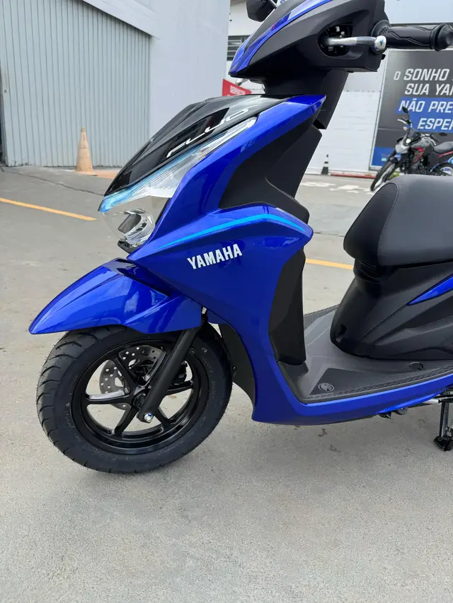 Moto Yamaha Fluo 2026 Hybrid Connected