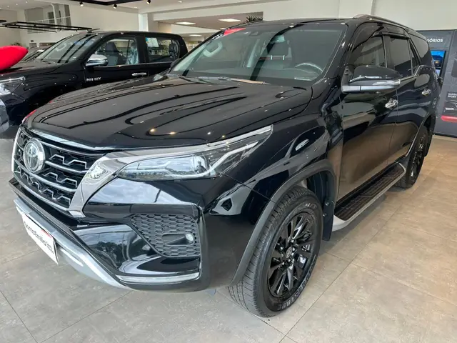 Carro Toyota SW4 2023 SRX 2.8 Turbodiesel 4x4 (Aut.) (7 Lugares)