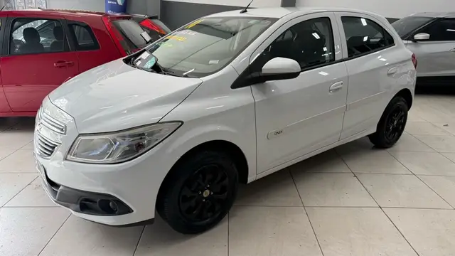 Carro Chevrolet Onix 2014 1.0 LT SPE/4
