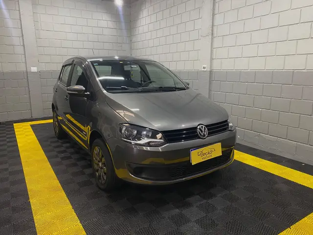 Carro Volkswagen Fox 2014 1.0 TEC (Flex) 4p