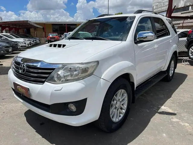 Carro Toyota Hilux SW4 2013 SRV 3.0 4X4 (7 Lugares)
