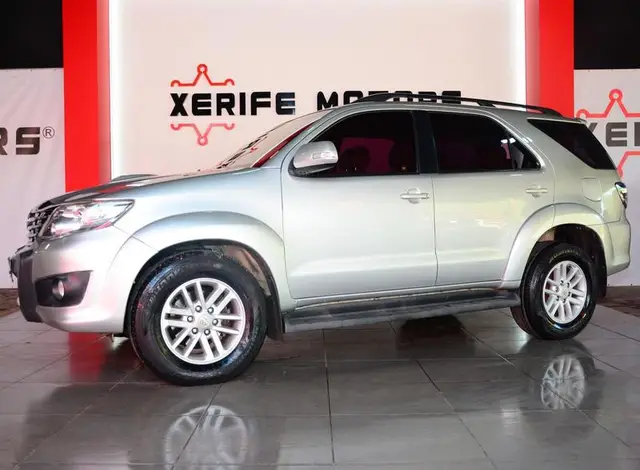 Carro Toyota Hilux SW4 2013 SRV 3.0 4X4 (7 Lugares)