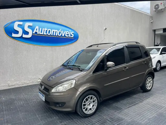 Carro Fiat Idea 2013 Attractive 1.4 8V (Flex)