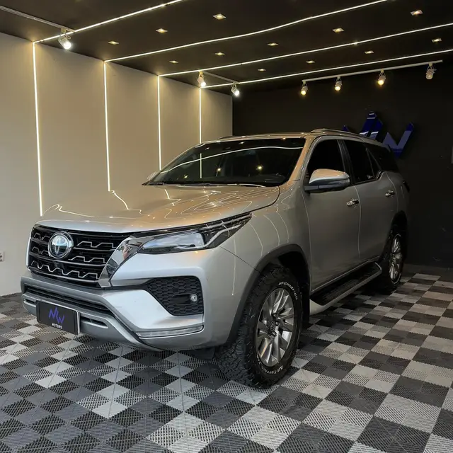 Carro Toyota SW4 2023 SRX 2.8 Turbodiesel 4x4 (Aut.) (7 Lugares)