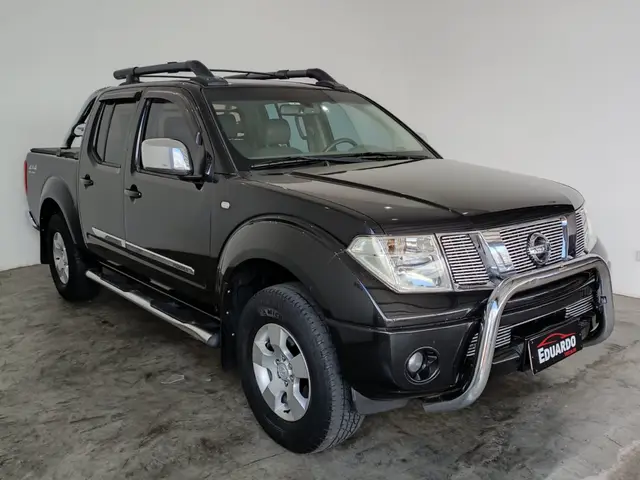 Carro Nissan Frontier 2011 LE 4x4 2.5 16V (cab. dupla)