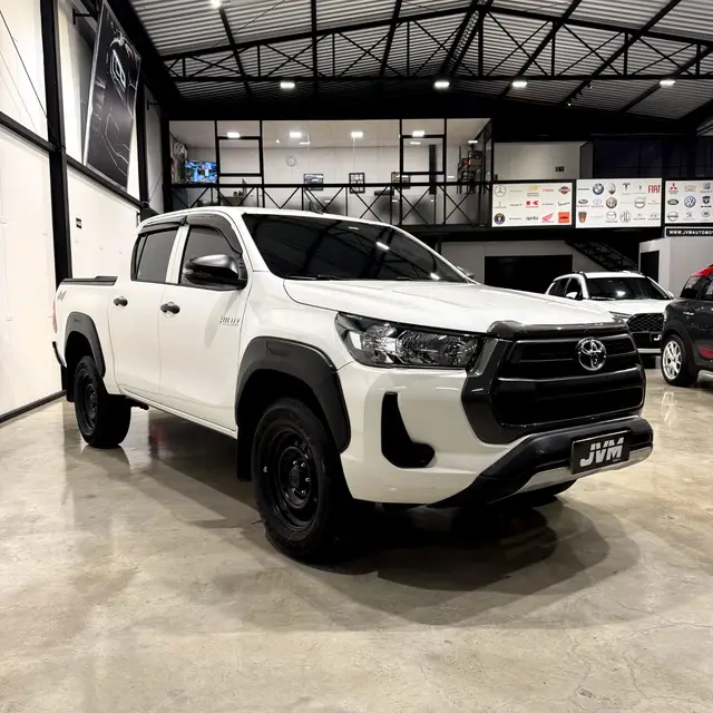 Carro Toyota Hilux Cabine Dupla 2023 STD Power Pack 4x4 2.8 Diesel