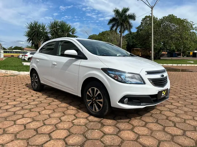 Carro Chevrolet Onix 2014 1.4 LTZ SPE/4 (Aut)