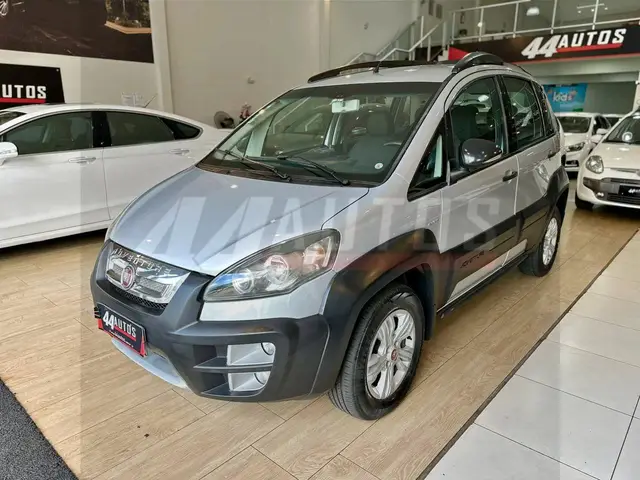 Carro Fiat Idea 2013 Adventure 1.8 16V Dualogic (Flex)