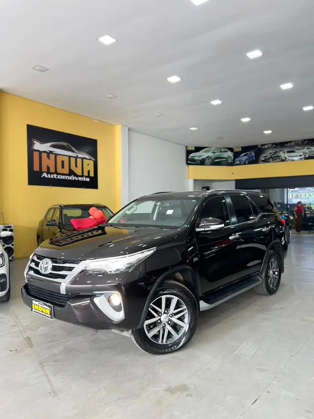 Carro Toyota SW4 2017 2.8 TDI SRX 5L 4x4 (Aut)